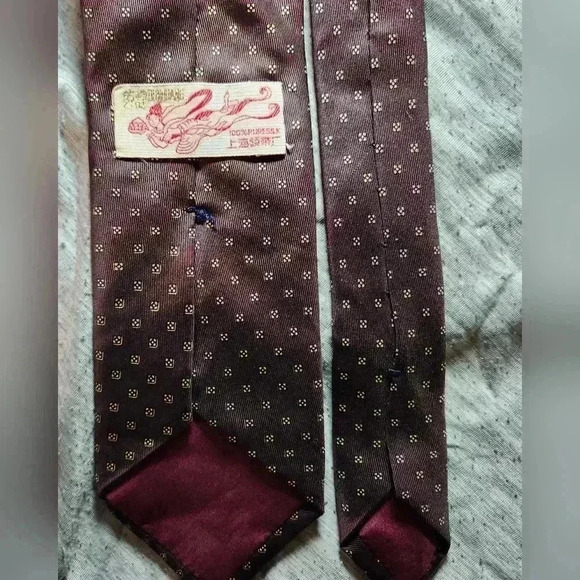 VTG Tie Shanghai Silk Research Institute Necktie 100% Silk Red W/ Yellow Dots - Picture 3 of 6